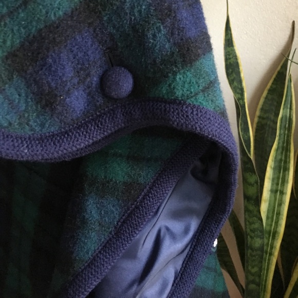 **SOLD** Lovely Wool Cape - Picture 5 of 7